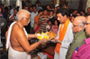 Newly elected MP Nalin Kumar Kateel visits Venkatramana Temple, Carstreet